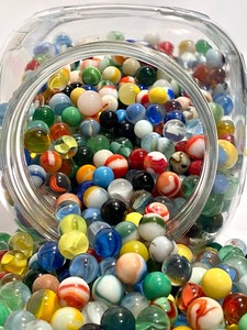 lot 420 image: Large Retro Glass Coffee Jar Full of Vintage Marbles