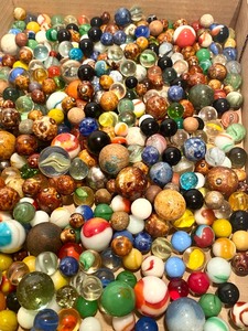 lot 453 image: Large Vintage Jar Full of Old Marbles