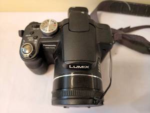 lot 517 image: Luminix Digital Camera with 18X Optical ZOOM & Panasonic Case