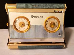 lot 526 image: Wonderful Mid-Century Bulova Alert - MK II Transistor RadioClock