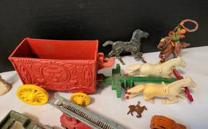 lot 527 image: Eclectic Selection of Vintage Toys