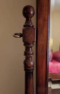 lot 537 image: Beautiful 5-Drawer Vintage Bureau with Mirror & Ornate Carvings
