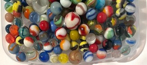 lot 473 image: Very Large Collection of Colorful Vintage Marbles