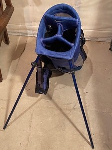 lot 333 image: Nike Golf Bag