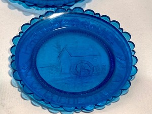 lot 331 image: Four Pairpoint Vintage Colored Glass Coasters