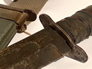 lot 324 image: Vintage US Navy Mark 2 Knife with Scabbard