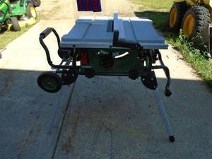 Hitachi contractor folding table saw for parts or repair. Appears to be power switch No miter. As shown.