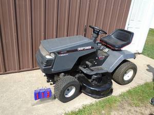 Craftsman 12.5 hp 42 riding mower with hydrostatic drive. Runs & drives as it should. As shown.