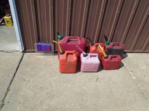 Qty of 6 poly gas cans. As shown.