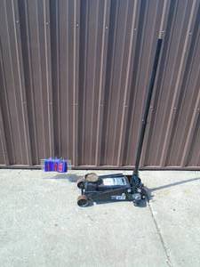 3 ton floor jack. Tested & works. Handle has been repaired. As shown.