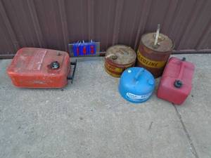 Qty of 4 gas cans & chrysler boat tank. As shown.