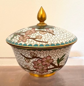lot 59 image: Petite Cloisonn and Enamel Lidded Vessels