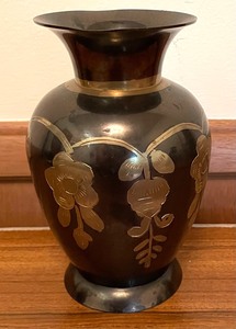 lot 65 image: Brilliant Brass Decor from India
