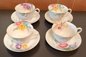 lot 103 image: 7 Darling Floral Teacups with Saucers