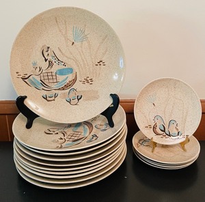 lot 96 image: Vintage Redwing Bob White Pottery Hand Painted Dishware