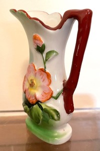 lot 104 image: Petite Vintage Porcelain Vase from Occupied Japan