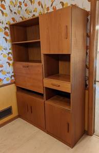 lot 1 image: Vintage Mid Century Wood Wall Cabinet