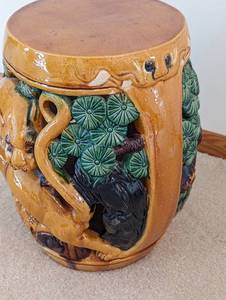 lot 12 image: Unique Ceramic Tiger StoolStand