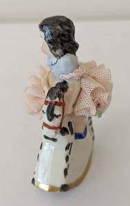 lot 14 image: Dresden Patricia Figurine