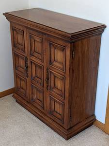 lot 21 image: Petite Vintage CabinetConsole