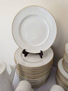 lot 29 image: Johan Haviland White Dish Set