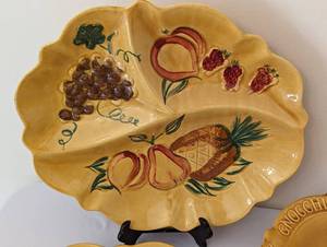 lot 84 image: Vintage California USA Serving Dishes