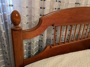 lot 107 image: Wood King HeadboardFrame