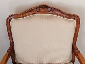 lot 121 image: Cream Upholstered Armchair