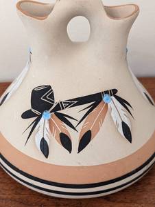 lot 122 image: Native American Style Pottery by Betty Selby