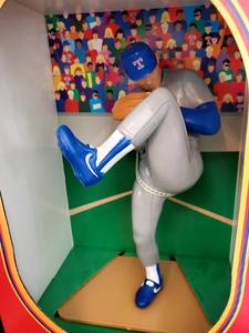 New in Box Nolan Ryan All Star Pitcher Heartland Collection Limited Edition Statue