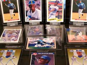 (11) Assorted Ken Griffey Jr Cards Lot