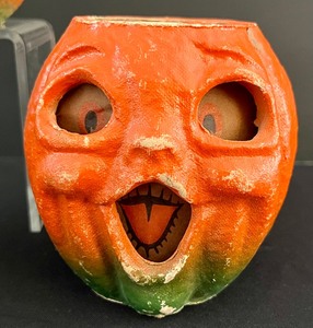 lot 4 image: Three Vintage Paper Mache Pumpkins