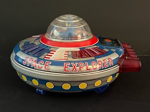 lot 5 image: Vintage Tin Toy Explorer Moon-1 Space Ship