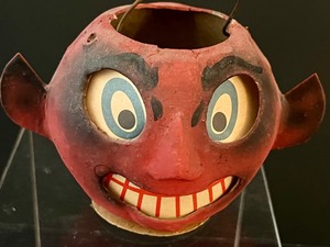 lot 6 image: Antique German Paper Mache Pumpkin