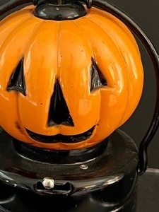 lot 14 image: Vintage Halloween Glass Lantern