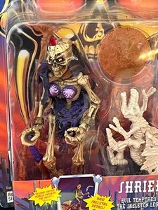 lot 35 image: Skeleton Warriors Shriek Figurine -New in Package