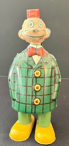 lot 41 image: Vintage Adorable Tin Wind Up Figurine  by J. Chien