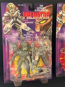 lot 47 image: Two  NEW Aliens Predator Action Figurines  Scavage  and Cracked Tusk
