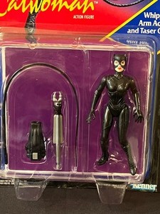 lot 140 image: Kenner 1991 Batman Returns Catwoman Action Figurine with Whipping Arm Action and Taser Gun