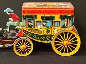 lot 144 image: Vintage Tin Windup Stage Coach Toy- Vintage Tin Butterfield Stage Lines Wind Up Toy