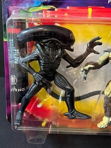 lot 52 image: Alien vs Predator The Ultimate Battle Between Beast and Hunter Figurines - New in Package