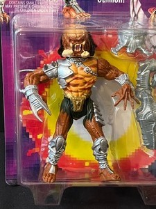 lot 53 image: The Ultimate Alien Hunter Predator Cracked Tusk Action Figure