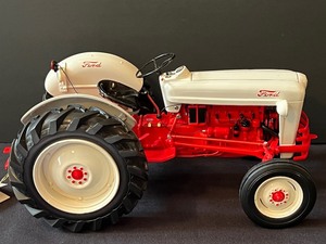 lot 62 image: Franklin Mint 1953 Ford Die Cast Tractor