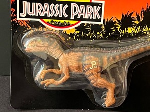 lot 86 image: Vintage 1993 Kenner Jurassic Park Velociraptor Action Figure - NEW