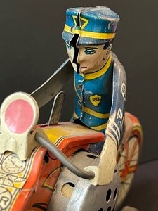 lot 94 image: Vintage Marx Tin Toy Motorcycle Cop