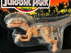 lot 92 image: Vintage Kenner 1993 Jurassic Park Velociraptor Action Figurine