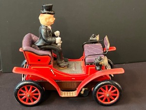 lot 99 image: Vintage 1950s Toy Tin Car by Cragstan
