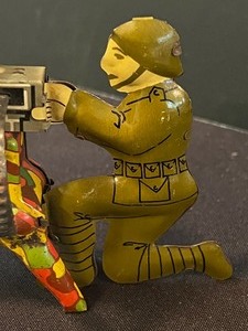 lot 175 image: Vintage Tin Toy Wind-Up Army Shooter