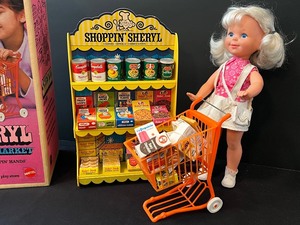 lot 171 image: Vintage Mattel 1971 Sheryl and Her Mini Market
