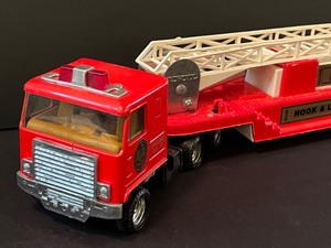 lot 183 image: Vintage Plastic Ertl Hook and Ladder Fire Truck